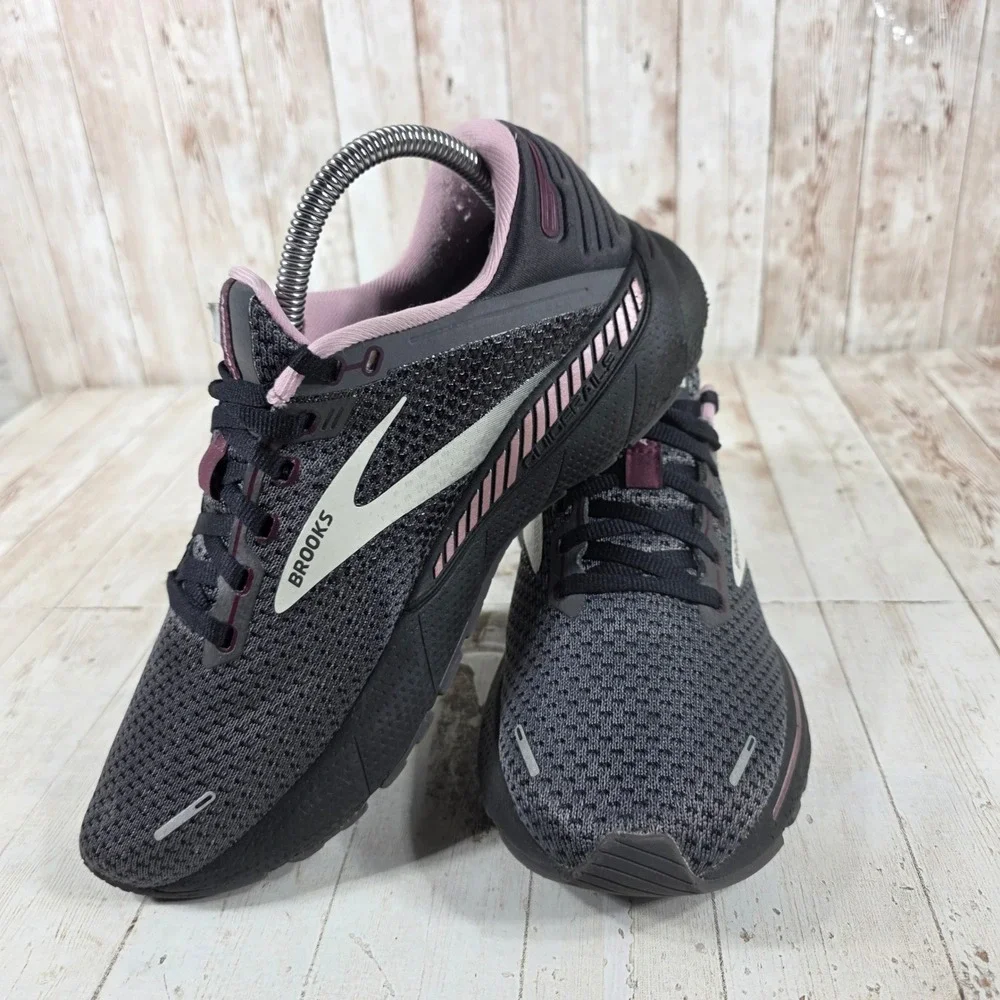 Brooks Adrenaline GTS 22 Womens 8.5 Wide Running Shoes Grey Lilac 1203531D015